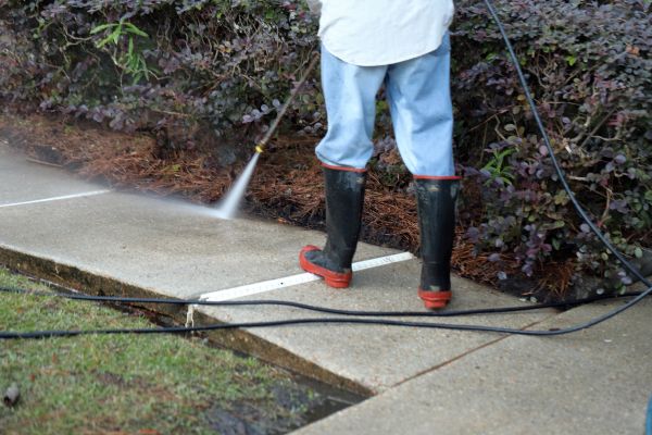Sidewalk Washing in Manassas